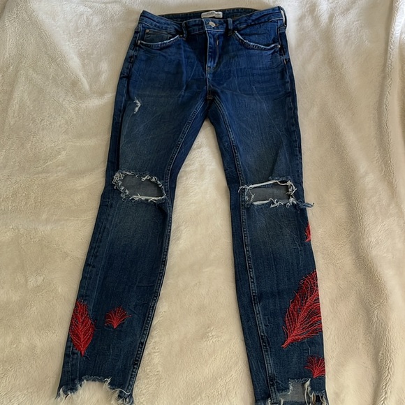 Zara Embroidered Jeans - Picture 2 of 5